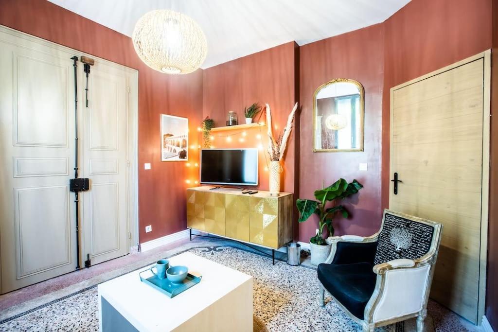 La Suite 2 Pieces Lit Queen Size Entree Privee Nîmes Extérieur photo